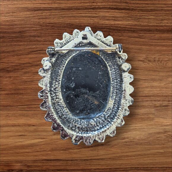 Vintage Gold Tone Black & White Cameo Brooch - Picture 2 of 3